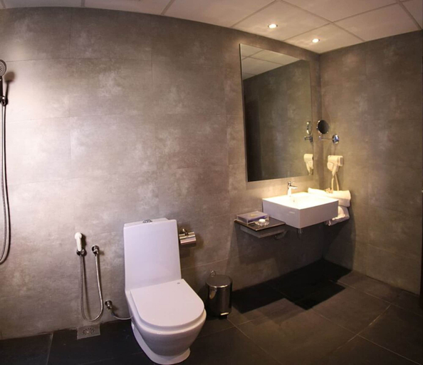 Bathroom 4, Best Western Elyon Colombo, Thimbirigasyaya