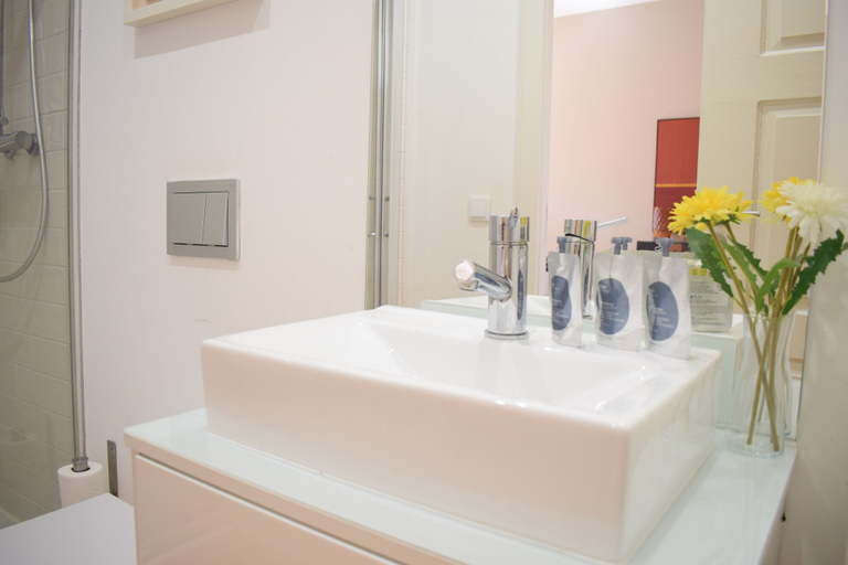 Bathroom 4, Liiiving - Vintage Balcony Apartment, Porto