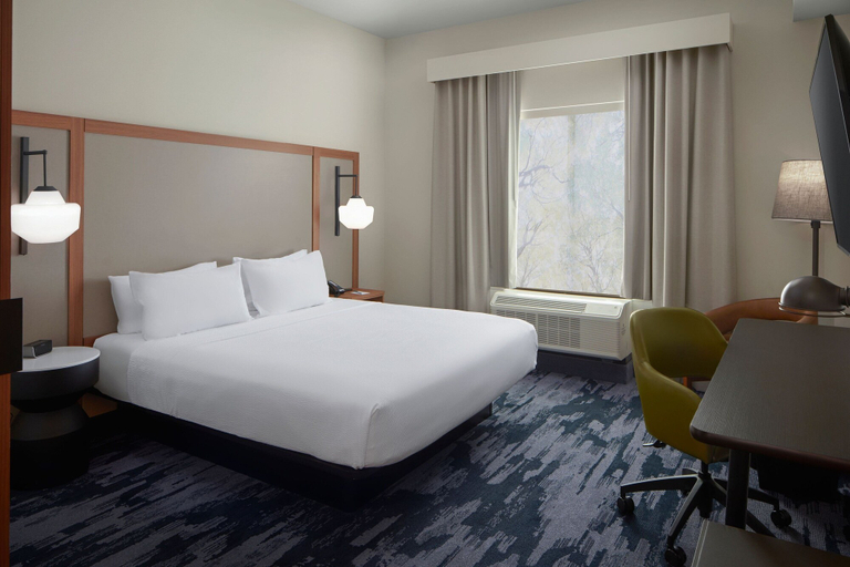 Bedroom 2, Fairfield Inn & Suites by Marriott Middletown, New Castle