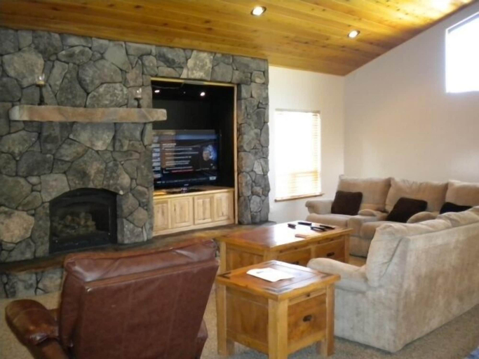 Others 5, 1637 Black Bart Court, El Dorado