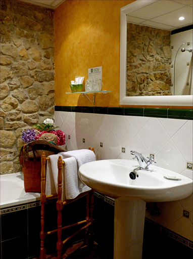 Bathroom 3, Posada La Cotía, Cantabria