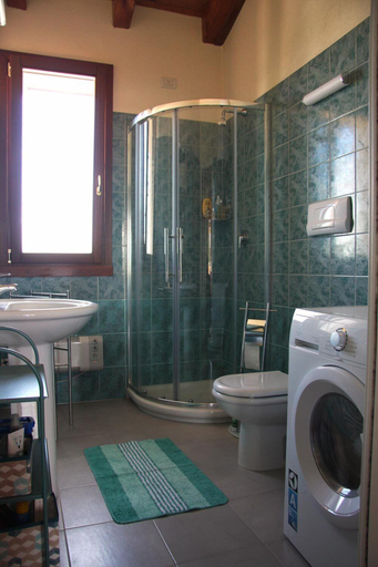 Bathroom 3, Lugana Village Resort & Sporting Club, Brescia