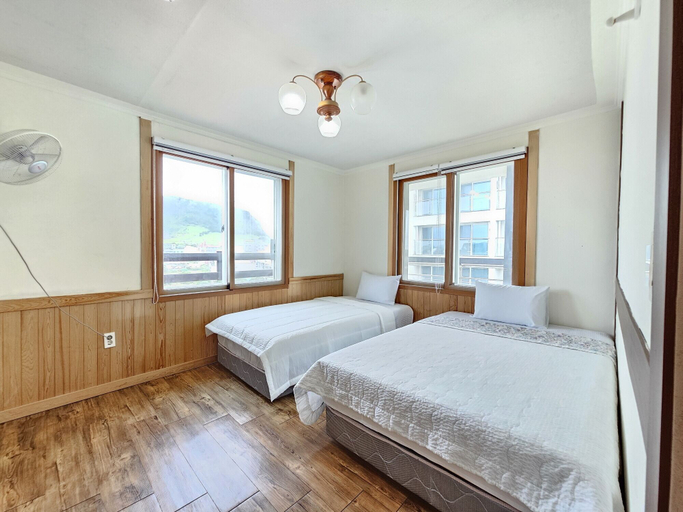 Bedroom 2, Seongsan Sunrise Pension, Seogwipo