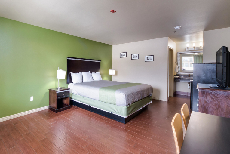 Bedroom 4, Eagle Ford Inn, Wilson