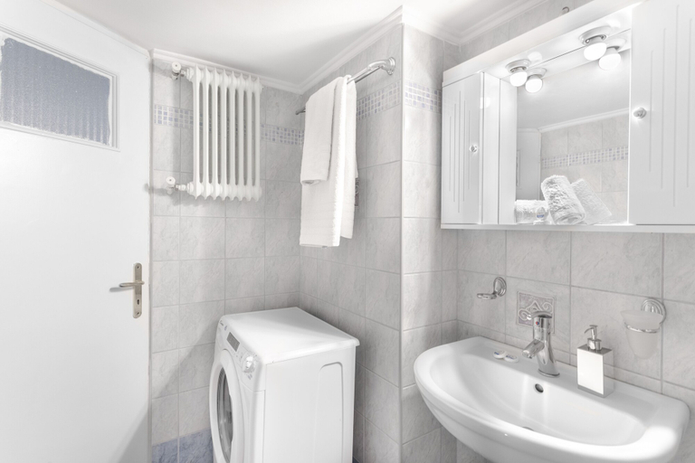 Bathroom 2, Sun splashed sanctum balconies Acropolis, Attica