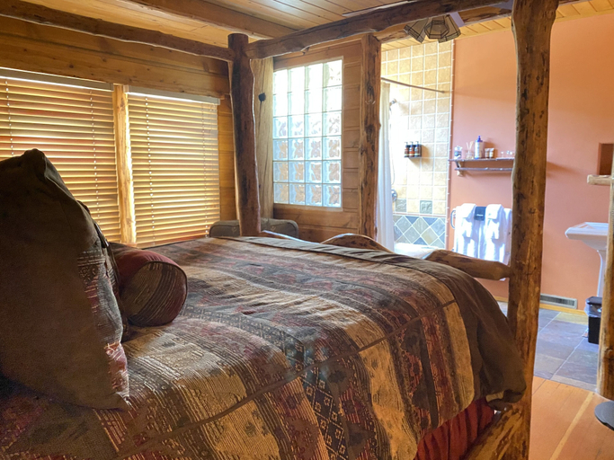 Bedroom 2, Gold Mountain Manor Bed and Breakfast, San Bernardino