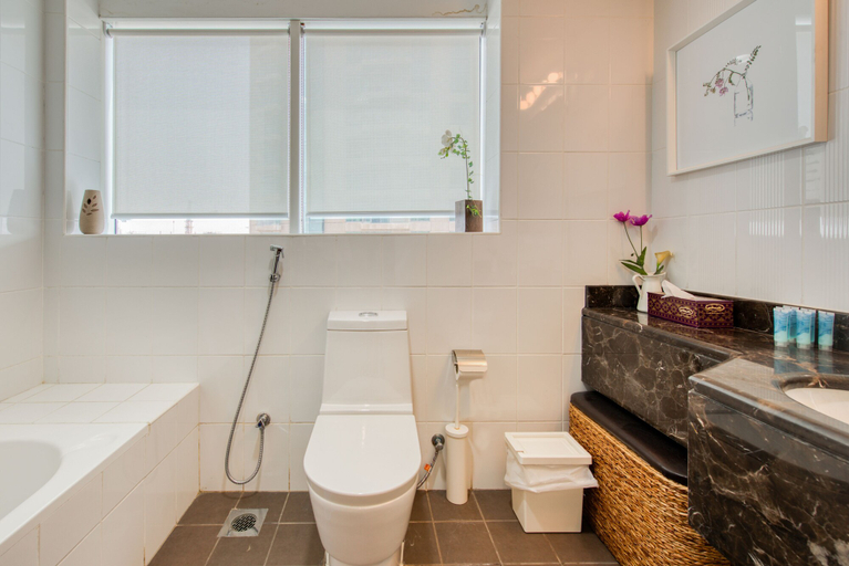 Bathroom 3, R&H Burj Al Nojoum, Dubai