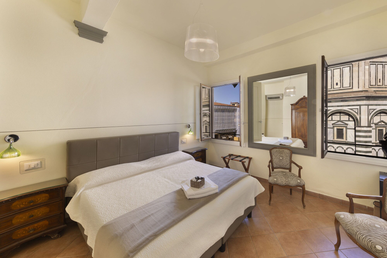 Bedroom 3, Soggiorno Battistero, Florence