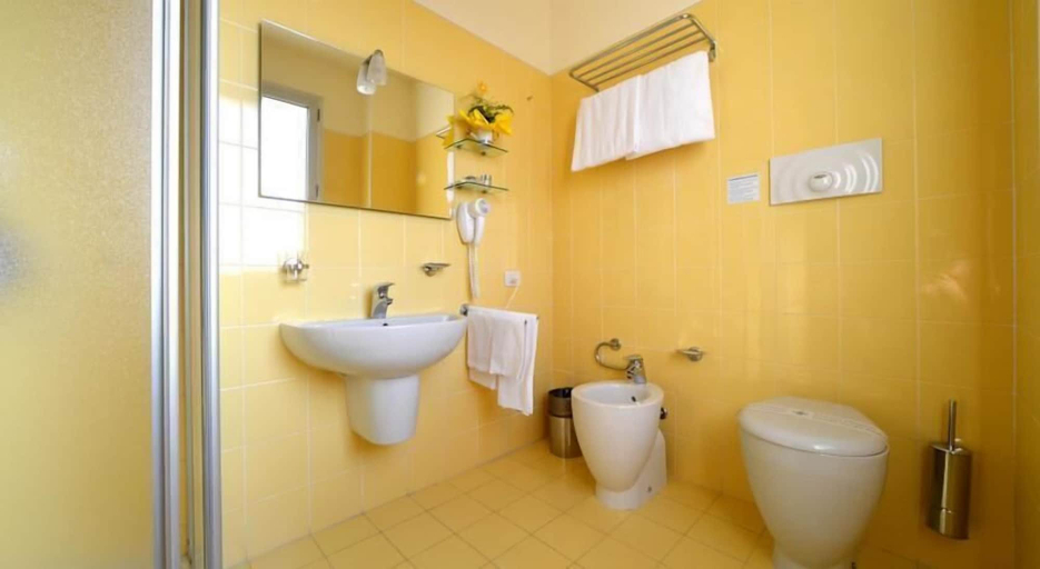 Bathroom 4, Hotel Mirandola, Modena