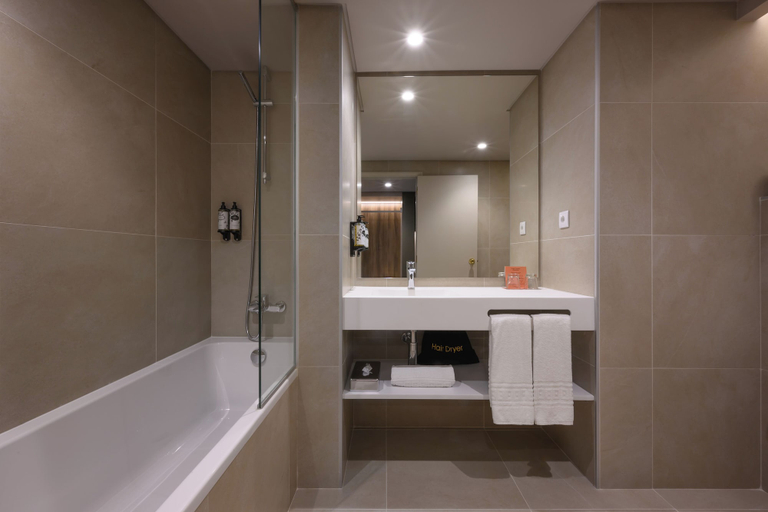 Bathroom 4, Hotel Coimbra Aeminium, Affiliated by Meliá, Coimbra