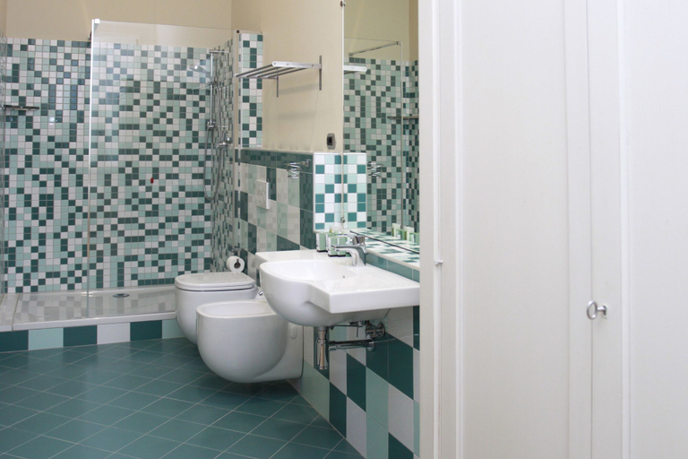 Bathroom 4, Casa Isolani Piazza Maggiore, Bologna