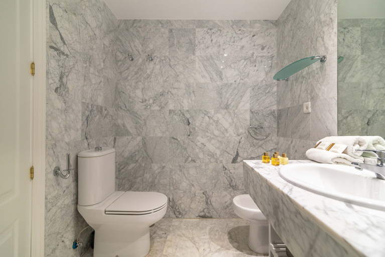 Bathroom 4, Whispering Palms Apartment, Málaga