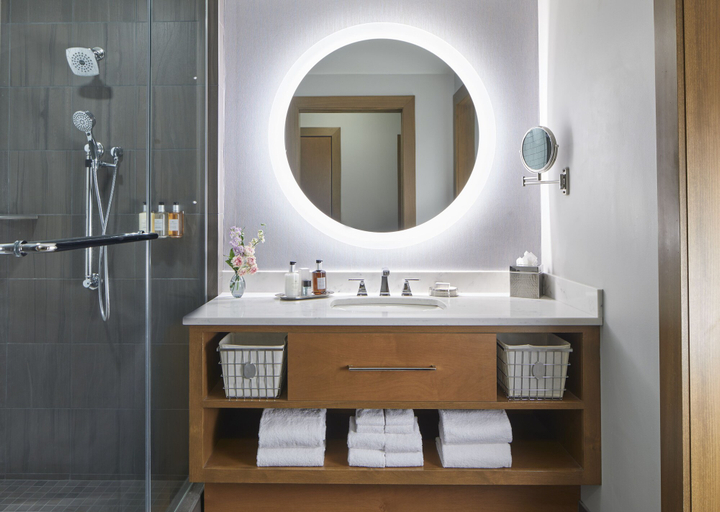 Bathroom 5, The Hotel Landing, Hennepin