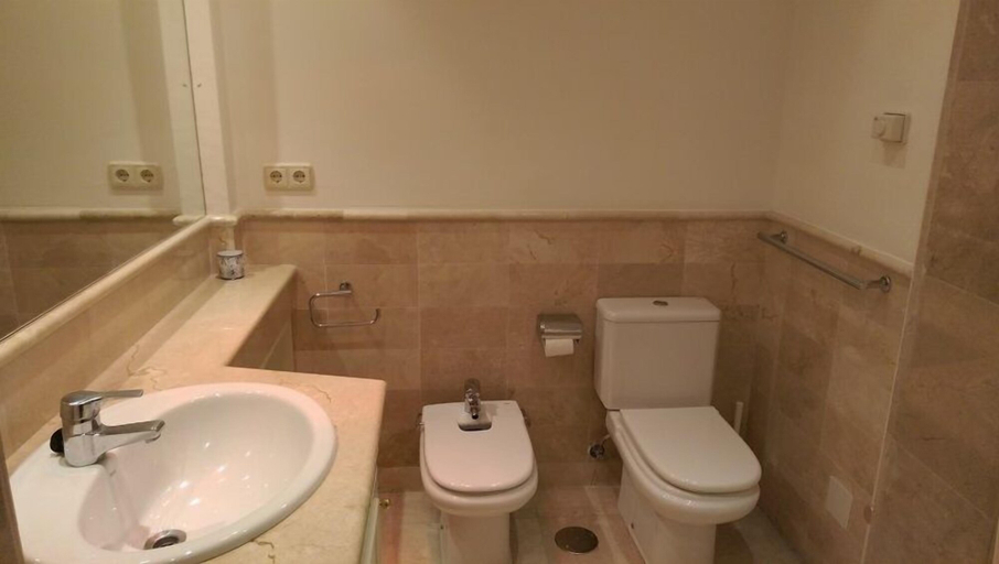 Bathroom 3, Grand Front Line Location Apartment- Heated Pool, Málaga