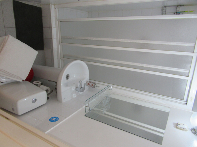 Others 5, Hostal La Fontana, Madrid