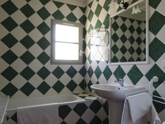 Bathroom 3, Gîtes Pech-céleyran, Aude