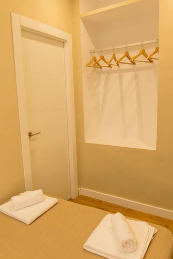 Bathroom 3, AB Apartamentos Trinidad, Málaga