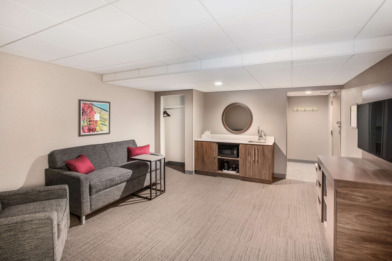 Others 5, Hampton Inn & Suites Houghton, Lake Superior