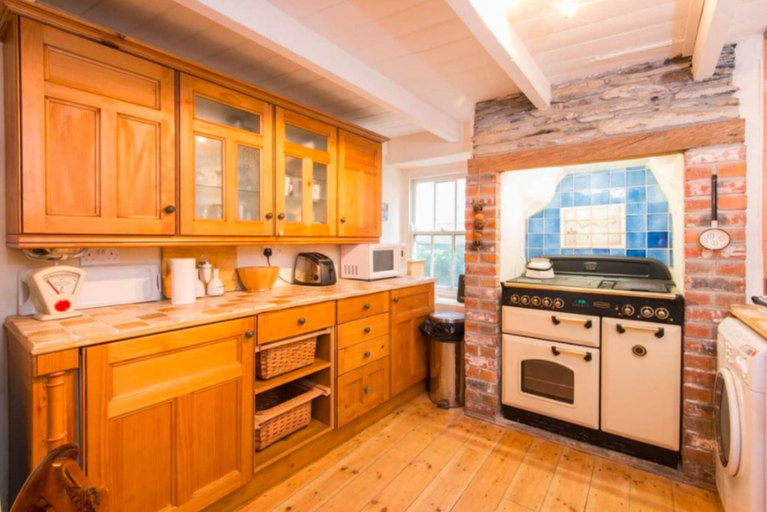 Others 4, Jacobs Cottage, Cornwall