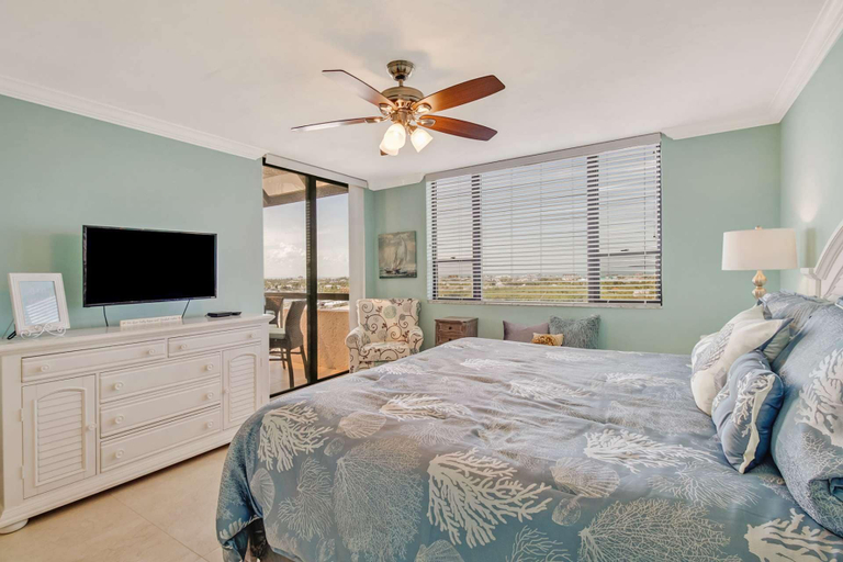 Room 2, 18120 San Carlos Blvd PH2, Lee