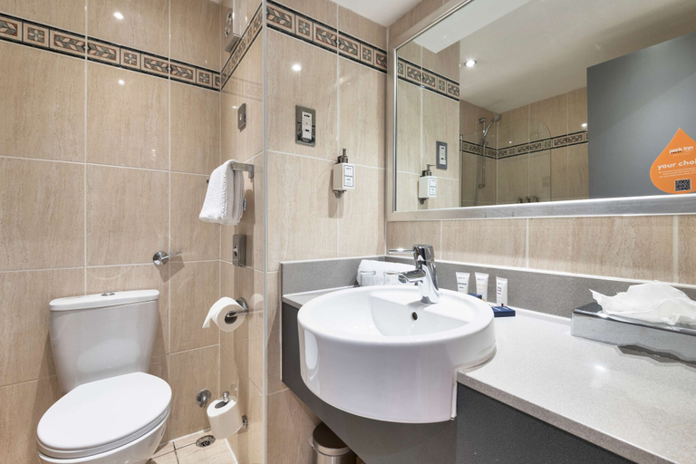 Bathroom 4, Park Inn by Radisson Cardiff City Centre, Cardiff