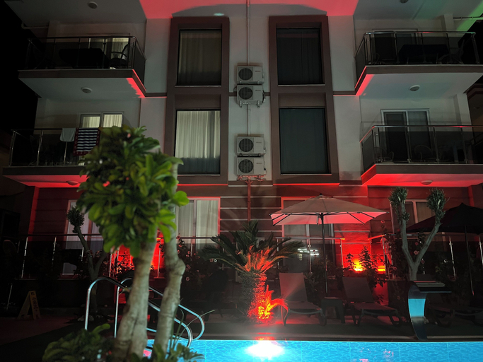 Front of property - evening/night, Kerim Apart Tatil Evleri, Fethiye