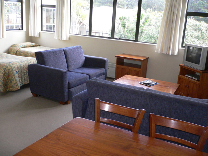 Others 3, Aotea Lodge, Porirua