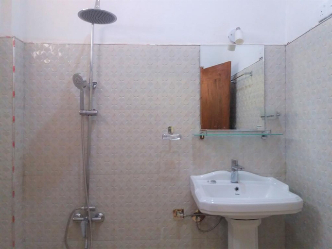 Bathroom 4, Dinaro Guest, Ella