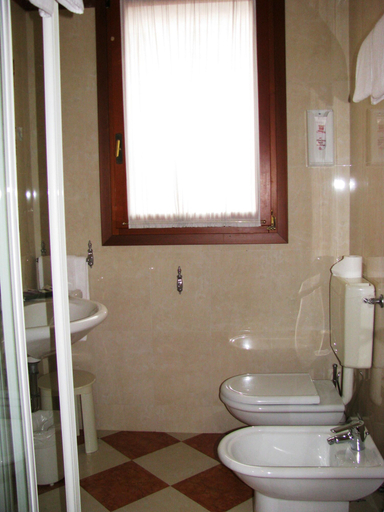 Bathroom 3, Hotel Belle Epoque, Venezia