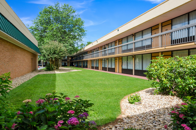 Exterior & Views 2, Quality Inn Roanoke Airport, Roanoke