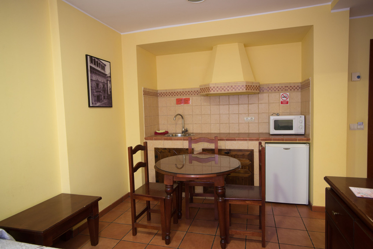 Others 5, Hostal Serruchi, Teruel