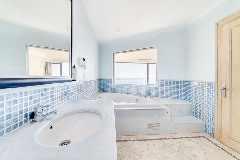 Bathroom 4, Yellow Praia Monte Gordo, Vila Real de Santo António