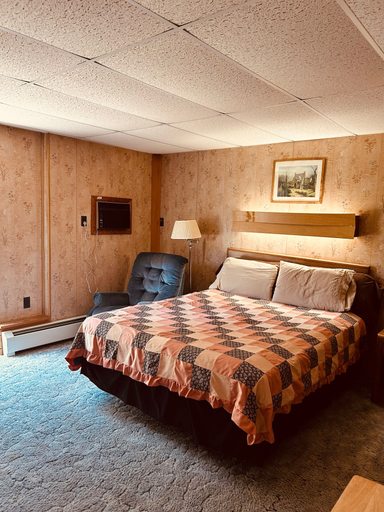 Bedroom 3, Mollyockett Motel & Swim Spa, Oxford