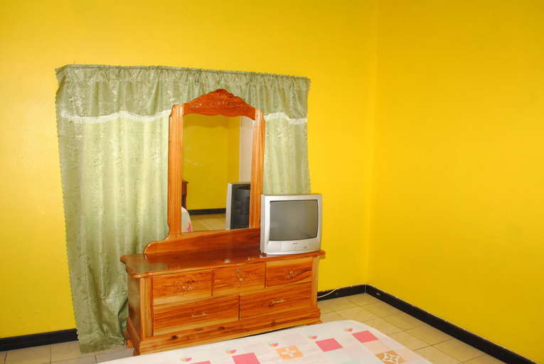 Bedroom 2, Bluefields on the Bay