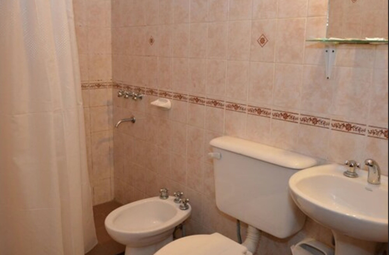 Bathroom 3, Hotel Pachá, Capital