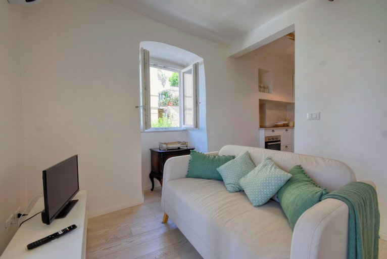 Bedroom 4, Miramare, Genova