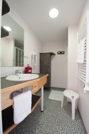 Bathroom 5, Village Club les Hyvans, Hautes-Alpes