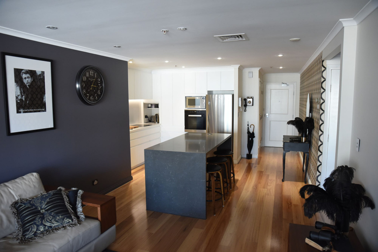 Others 5, Darling Harbour Getaway, Sydney