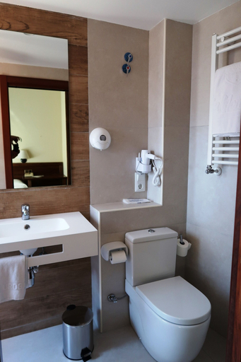 Bathroom 4, Hotel Urogallo, Lleida