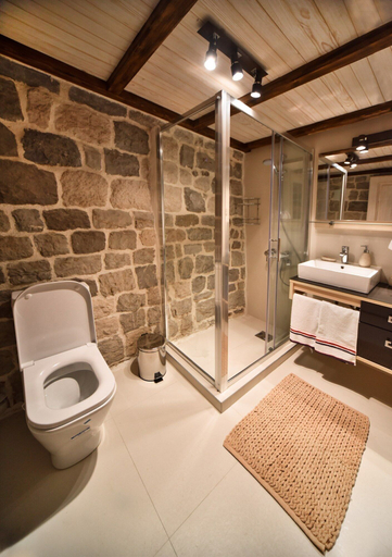 Bathroom 4, Villa Dub