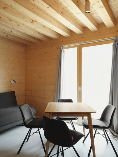 Others 4, Mondholz - Urban Inn 24-7, Innsbruck
