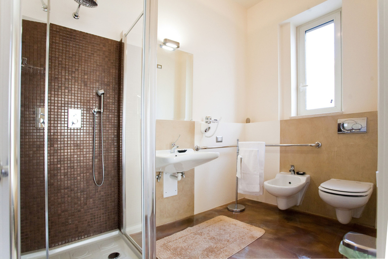 Bathroom 4, Cinquecento B&B, Messina