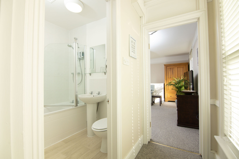 Bathroom 3, Salt Lane Apartments, Wiltshire