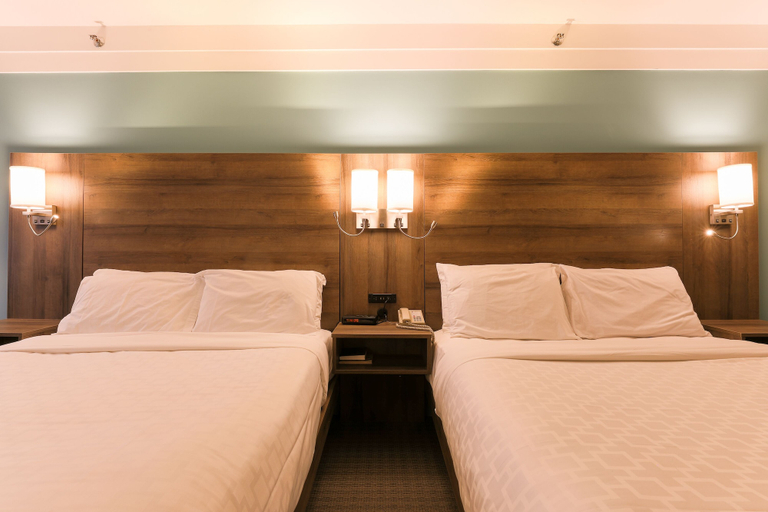 Bedroom 3, Manoir Des Sables, an Ascend Collection Hotel, Memphrémagog