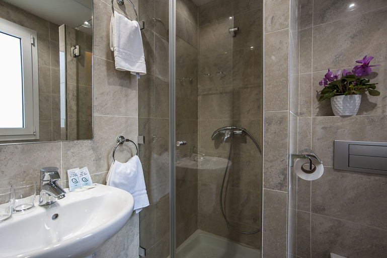Bathroom 4, Iraipe izaga Hostal, Navarra
