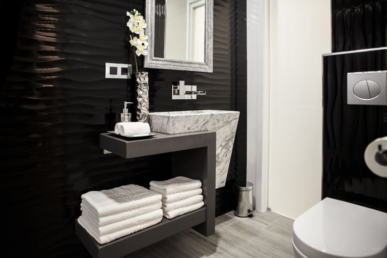 Bathroom 3, Wine & Soul Suites, La Rioja