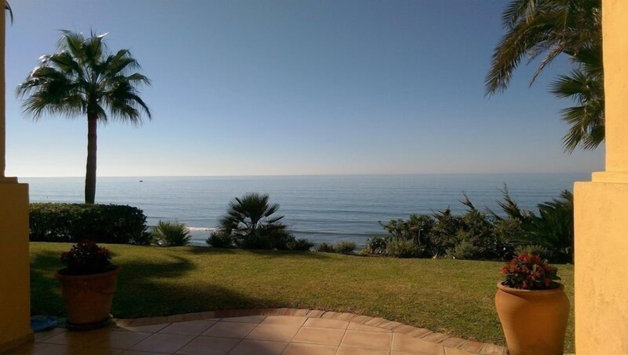 Others 5, Grand Front Line Location Apartment- Heated Pool, Málaga