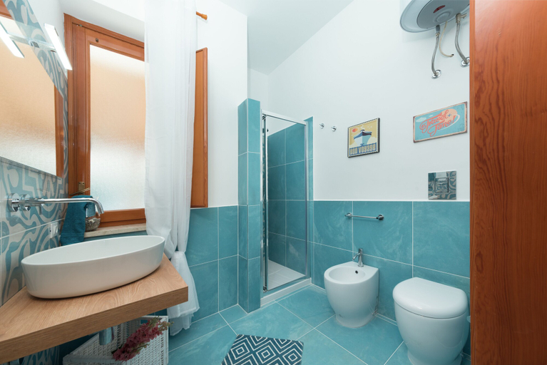 Bathroom 4, I tre Golfi Zingaro, Trapani