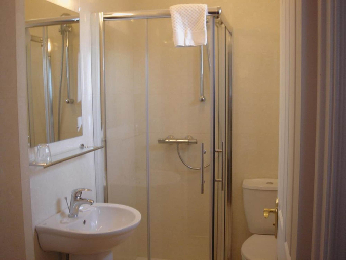 Bathroom 4, Phoenix Park Hotel, Dublin