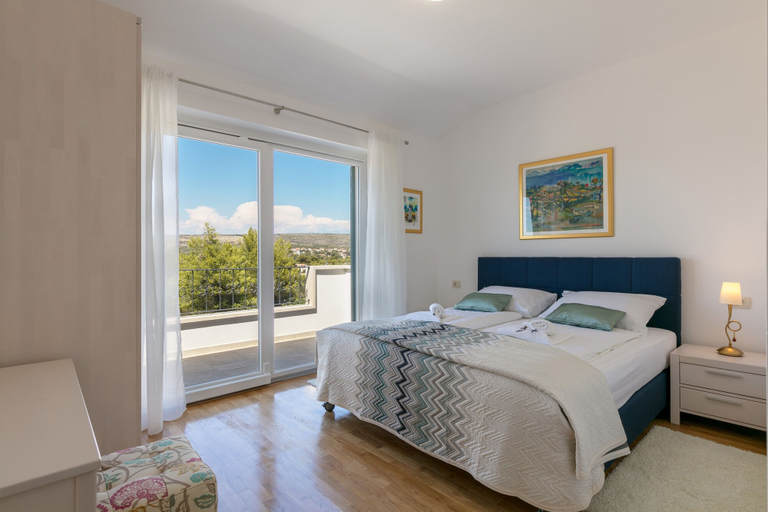 Bedroom 2, Villa Makarac, Milna